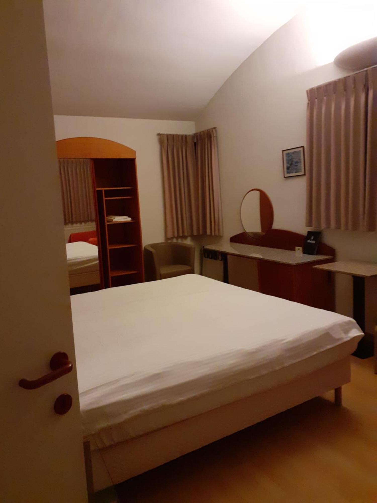 Alsput Hotel Halle  Buitenkant foto